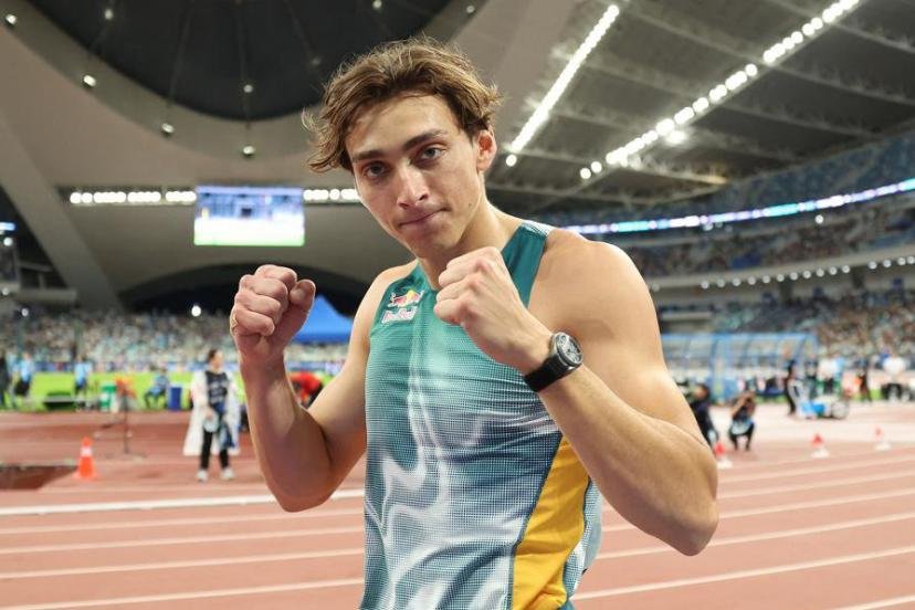 Armand Duplantis avait porté le record du monde du saut à la perche à 6,24 m, à Xiamen, le 20 avril 2024. (Li Ming/Xinhua / Icon Sport)