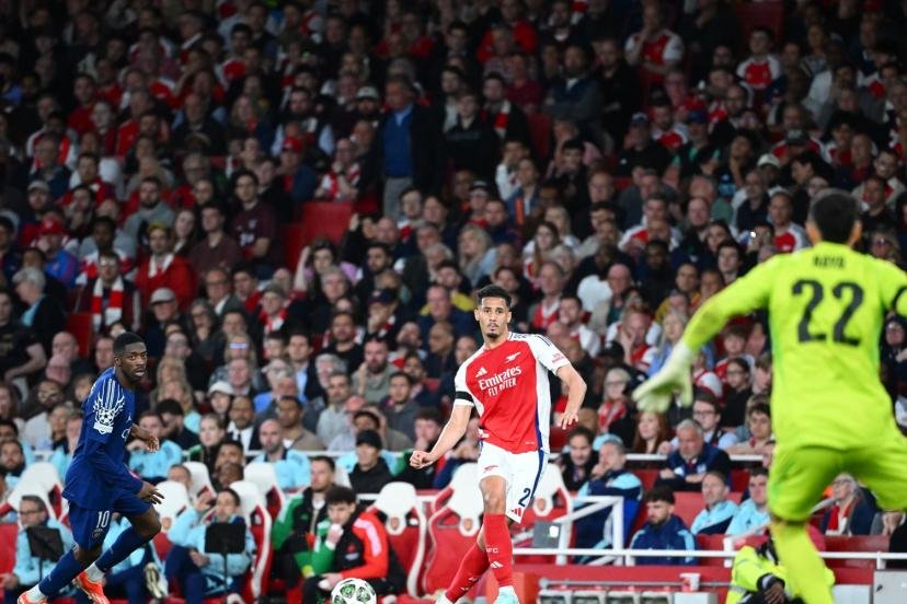 William Saliba a déploré le début de match manqué des joueurs d'Arsenal face au PSG. (A. Réau/L'Équipe)