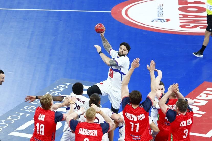 Elohim Prandi et les Bleus ont pris le dessus sur la Norvège après une première période difficile, ce dimanche à Rouen. (E. Garnier/L'Équipe)