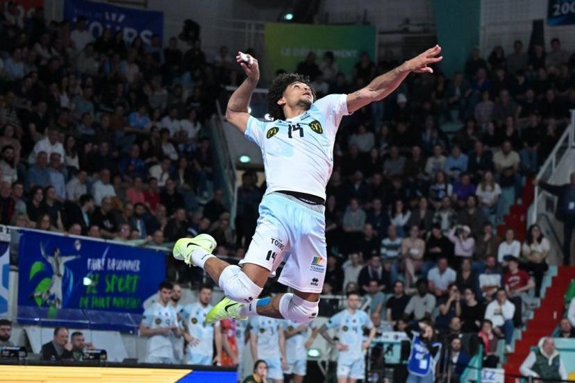 La détente d'Alexandre Strehlau est phénoménale, à plus de 3,70 m. (P. Lahalle/L'Équipe)