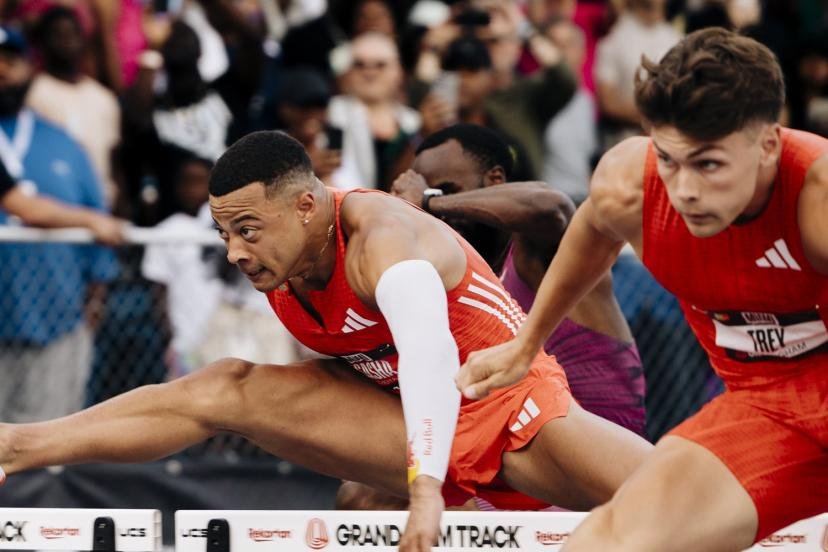Sasha Zhoya à la bagarre avec Trey Cunningham. (Gaëlle Mobuchon/Presse Sport)