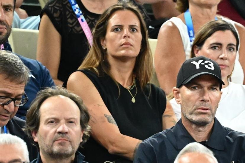 Laure Manaudou (au centre, entourée notamment de Tony Estanguet et Zinédine Zidane) spectatrice aux JO 2024. Mais elle a pensé y prendre part. (P. Lahalle/L'Equipe)