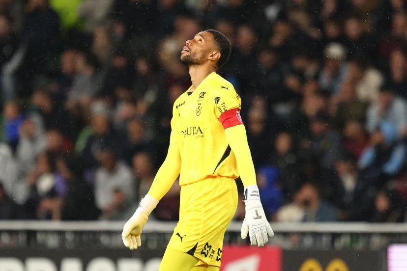 Yehvann Diouf, le gardien et capitaine de Reims, lors du barrage aller L1/L2 (1-1), le 21 mai. (Utz Antonin/L'Équipe)