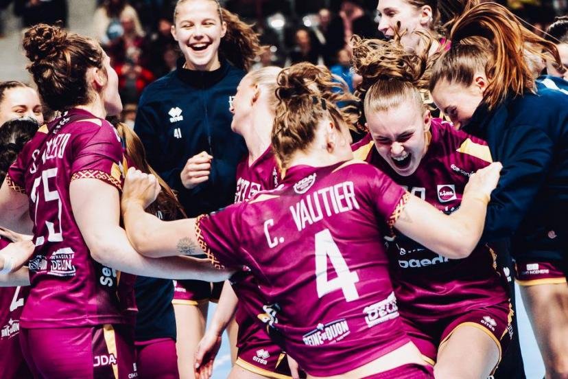 Claire Vautier et les Dijonnaises ont réussi une performance historique en éliminant les Allemandes de Bensheim-Auerbach (31-27, 28-26) pour rejoindre le Final Four de la Ligue européenne. (jlnprod/JDA Dijon)