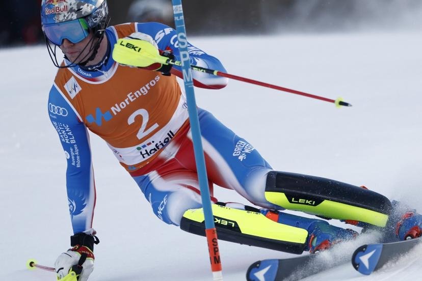 Clément Noël, 7e du slalom de Hafjell, devra compter sur des défaillances de ses adversaires pour décrocher le globe du slalom. (Gabriele Facciotti/AP)