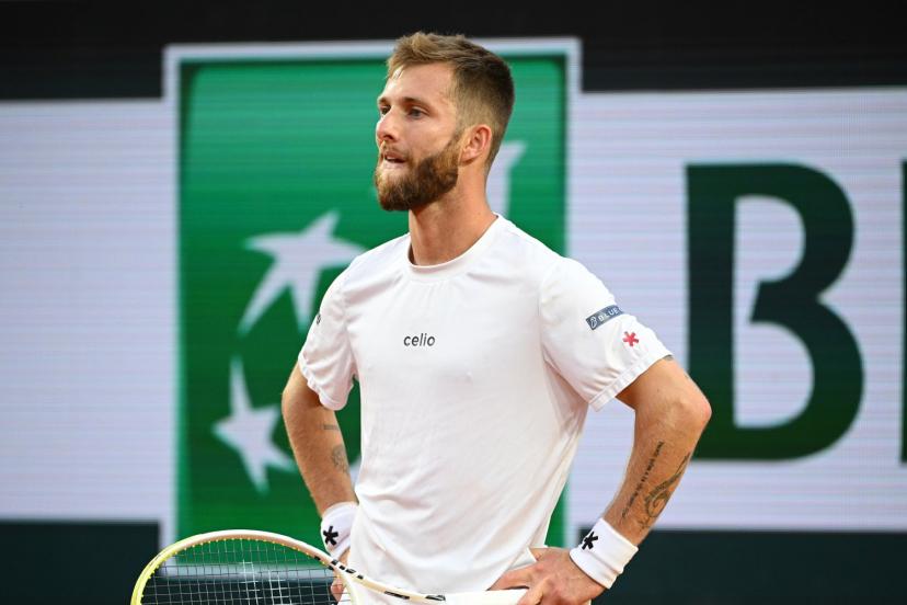 Corentin Moutet déçu après sa défaite contre Novak Djokovic. (A. Réau/L'Équipe)