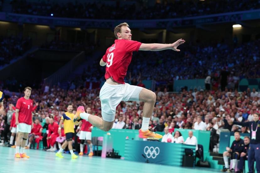 Mathias Gidsel plane sur la planète handball, en équipe du Danemark (ici aux JO de Paris) comme avec son club de Berlin. (N. Luttiau/L'Équipe)