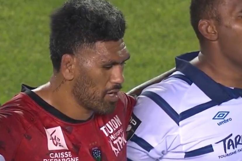 Les joueurs des deux équipes ont honoré la mémoire de Raisuqe. (Capture d'écran Canal+)