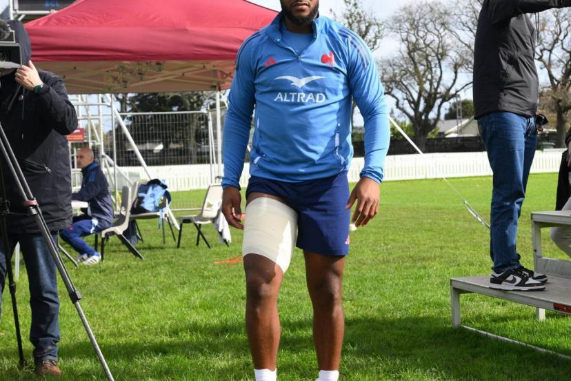 Cheikh Tiberghien est touché à la cuisse droite et a dû écourter sa séance d'entraînement. (A.Mounic/L'Equipe)
