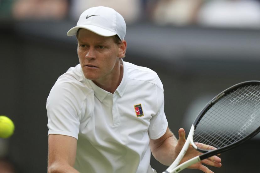Jannik Sinner ne perd pas de temps sur le gazon londonien. (Alastair Grant/Ap)