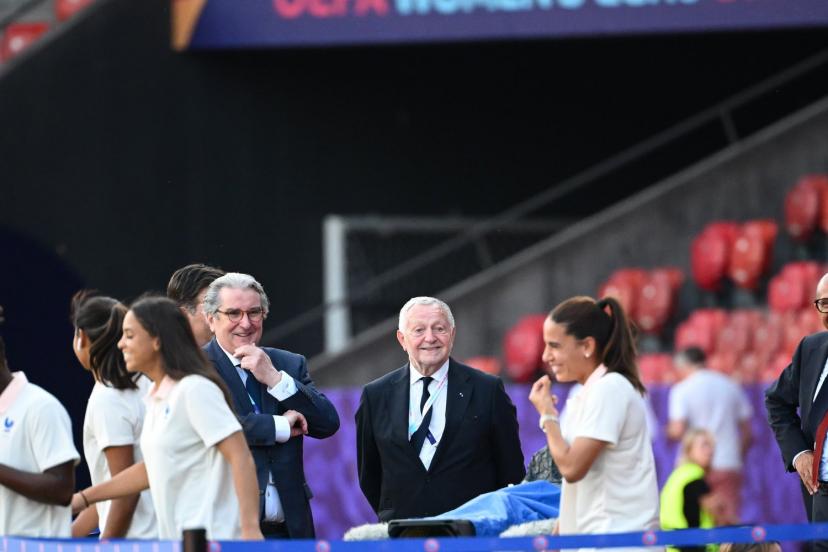 Jean-Michel Aulas et Philippe Diallo sont à Zurich aux côtés des Bleues. (A. Réau/L'Équipe)
