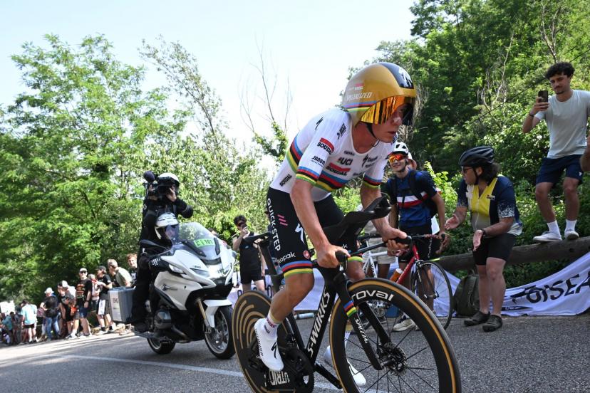 Remco Evenepoel, double champion du monde du contre-la-montre et reconnu pour son aérodynamisme, espère un jour battre le record de l'heure. (B. Papon/L'Équipe)