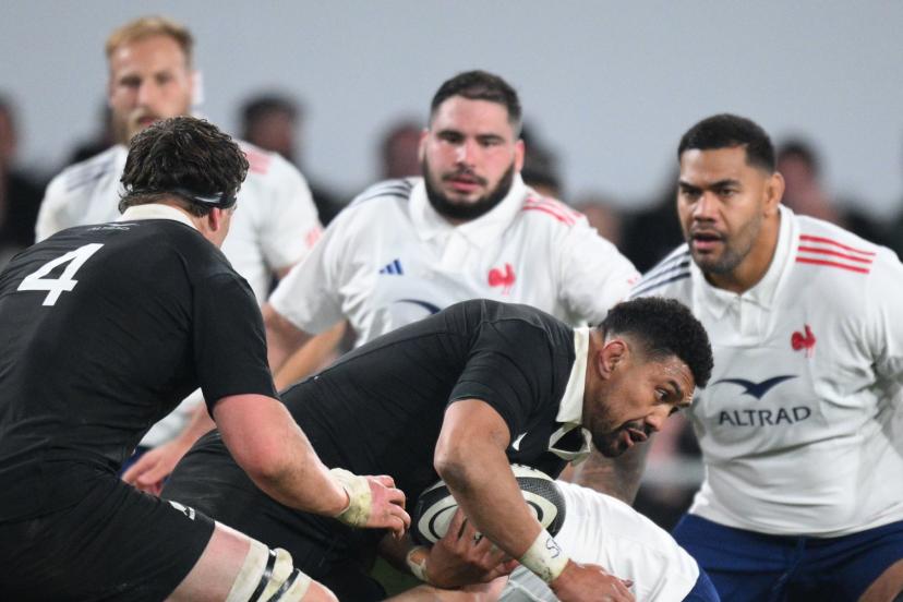 Ardie Savea, ballon dans la main, emmènera les All Blacks contre les Bleus, samedi. (A. Mounic/L'Équipe)