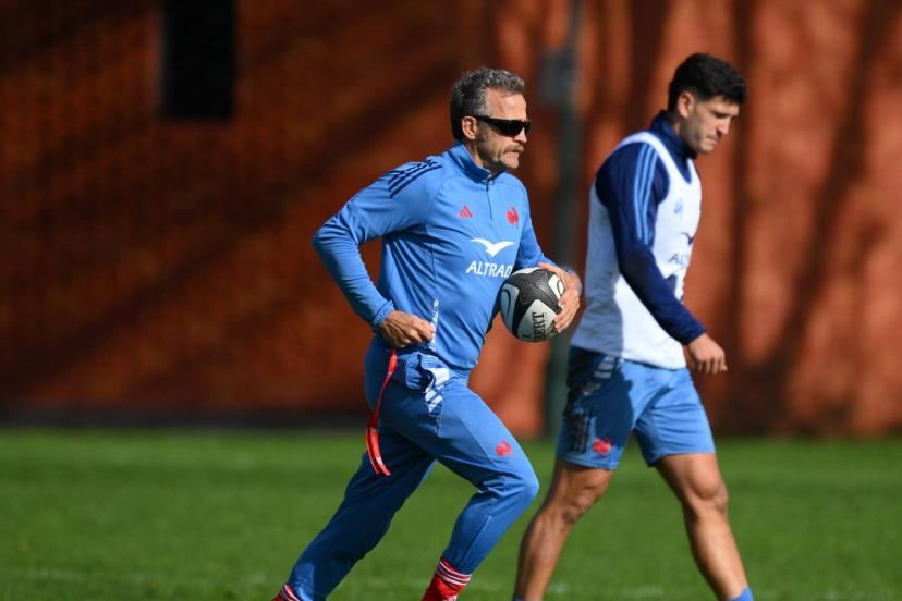 Le sélectionneur des Bleus Fabien Galthié à l'entraînement ce mardi matin à Auckland. (A.Mounic/L'Equipe)