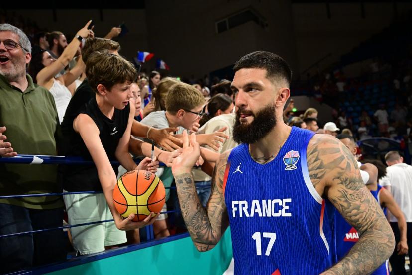 Vincent Poirier avait dû déclarer forfait pour l'Eurobasket à cause de sa blessure au genou droit. (AUTISSIER JEAN BAPTISTE/L'Équipe)