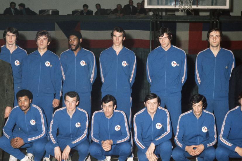 Claude Gasnal (debout, légèrement plus avancé) avec l'équipe de France en 1971. (L'Équipe)