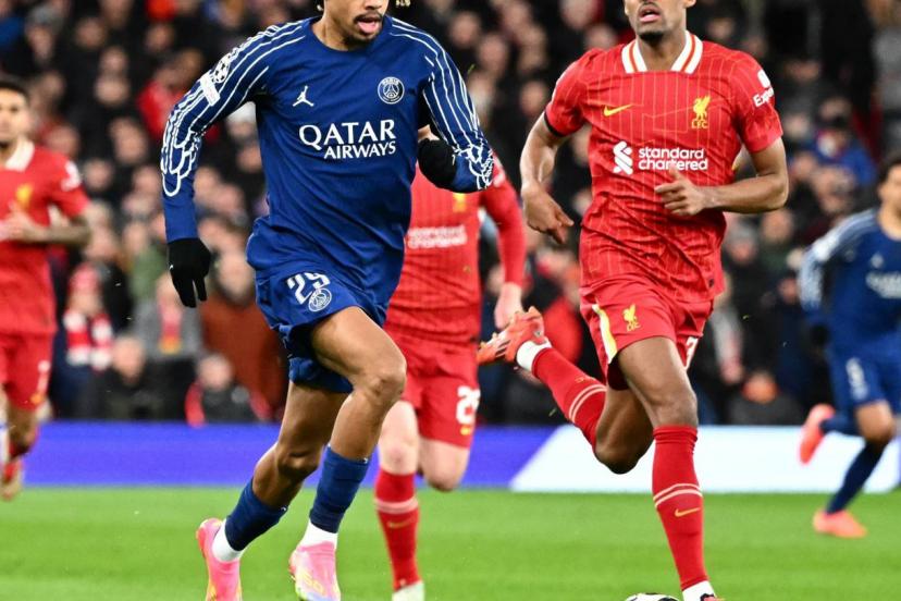 Bradley Barcola au duel avec Ryan Gravenberch sur la pelouse d'Anfield lors de la victoire du PSG à Liverpool le 11 mars. (P. Lahalle/L'Équipe)