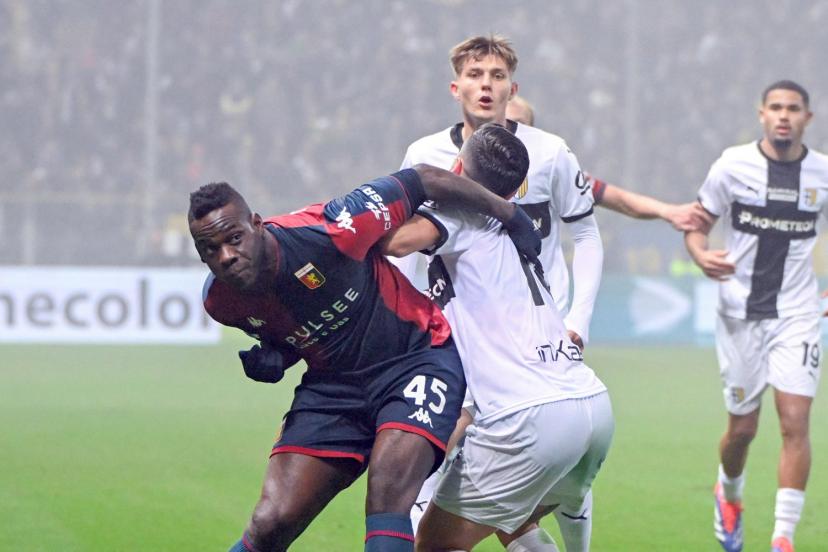 Mario Balotelli, avec le maillot du Genoa. (R4924_italyphotopress/Ipp)
